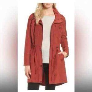 Badgley Mischka Dakota Rain Anorak – Rosewood